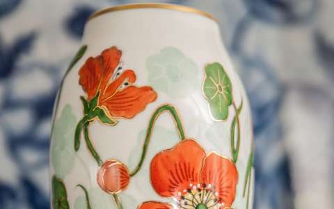 peinture vase porcelaine blanc rouge