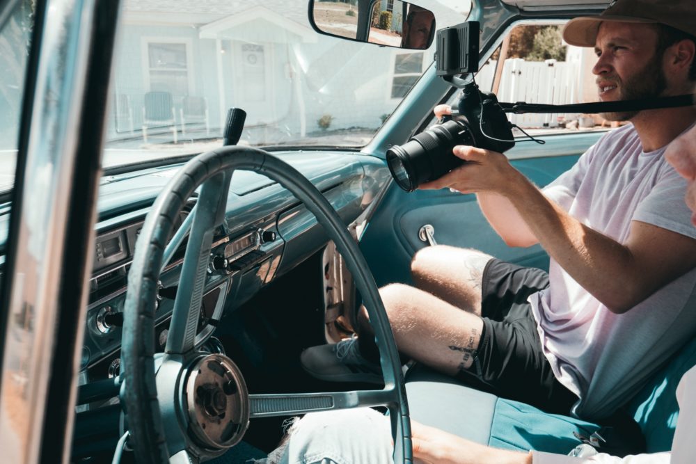 Tournage film et voiture ancieenne