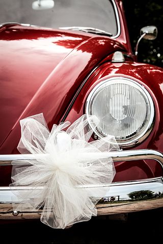 Comment décorer sa voiture de mariage ? 8 propositions originales !