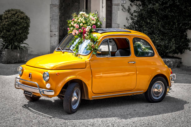 voiture mariage jaune décorée