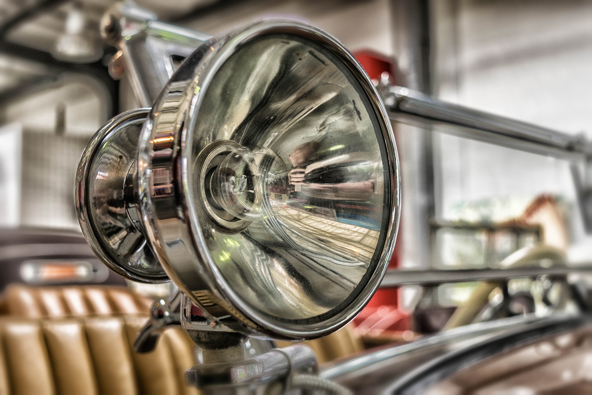 Lumière d'une phare d'une voiture ancienne