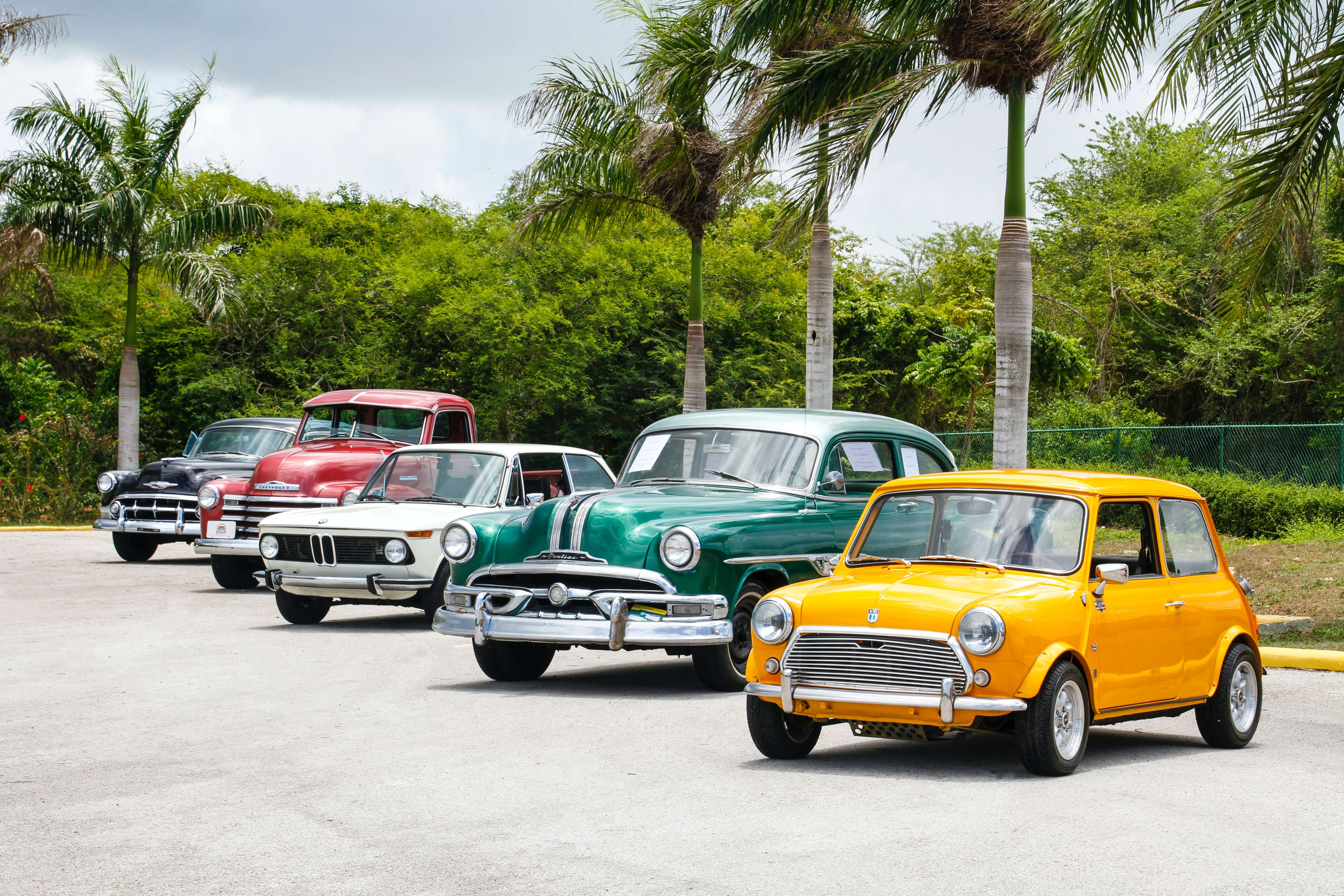 4 belles voitures de collection pour un séminaire en voiture de collection