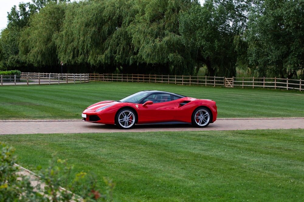ferrari voiture luxe italienne